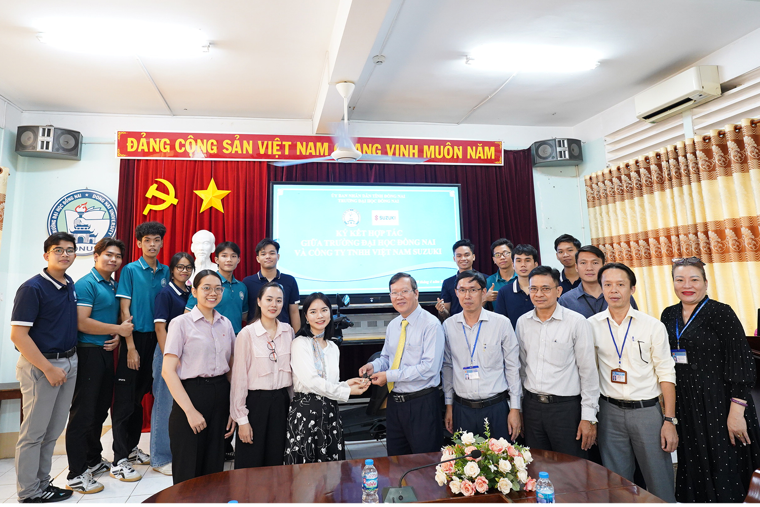 hình sự kiện vì cộng đồng